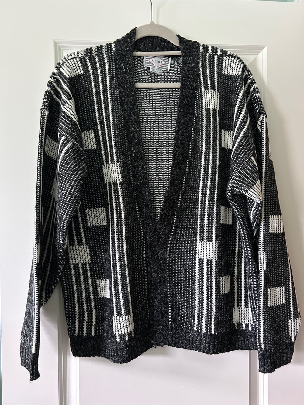 Vintage-Inspired Black & White Geometric Knit Cardigan